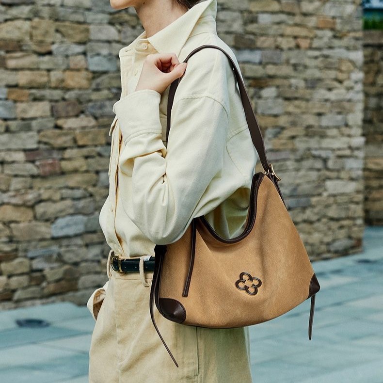 Kasi Le Xiaosongtao Suede Hobo Bag 2025 New Arrival Luxury Pleated Shoulder Tote Bag For Women - Thumbnail 3