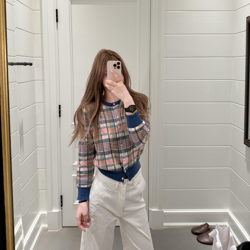 Classic College-Style Pink and Blue Plaid Color-Blocked Embroidered Print Small Logo Long-Sleeve Knit Cardigan Top Classic College-Style Pink and Blue Plaid Color-Blocked Embroidered Print Small Logo Long-Sleeve Knit Cardigan Top