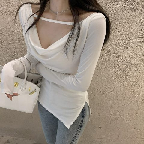 Unique off-shoulder top with a sweet yet edgy design—perfect as a chic, niche-style base layer for women, ideal for pairing with long sleeves in fall and winter.