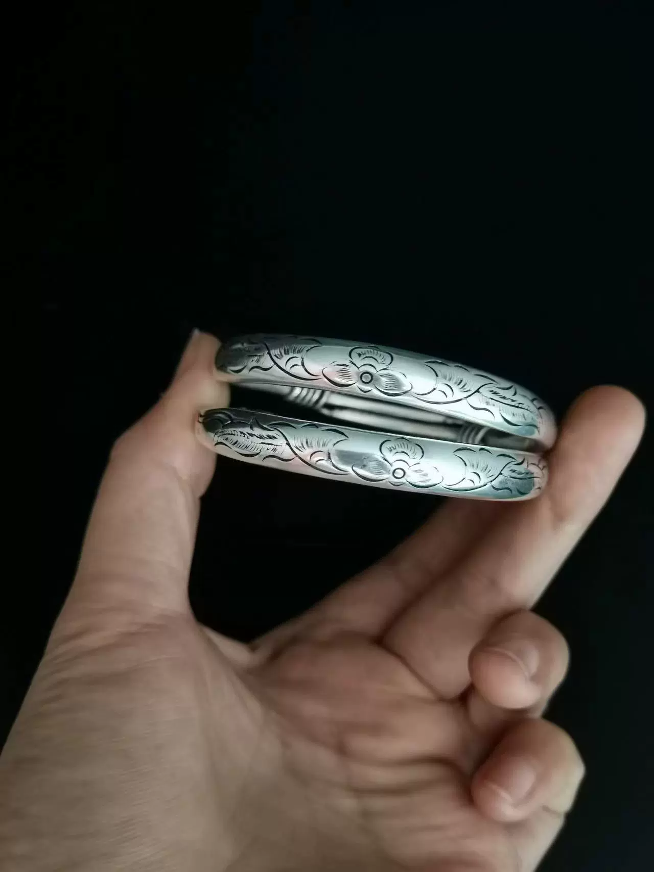 Retro ethnic silver bracelet, vintage Miao/Tibetan style, handcrafted motifs, 40 g