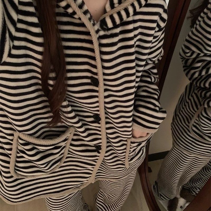 Pijamas de franela con rayas encapuchadas mujeres otoño y invierno nuevo tipo de terciopelo más grueso y cálido conjunto de ropa casera de franela