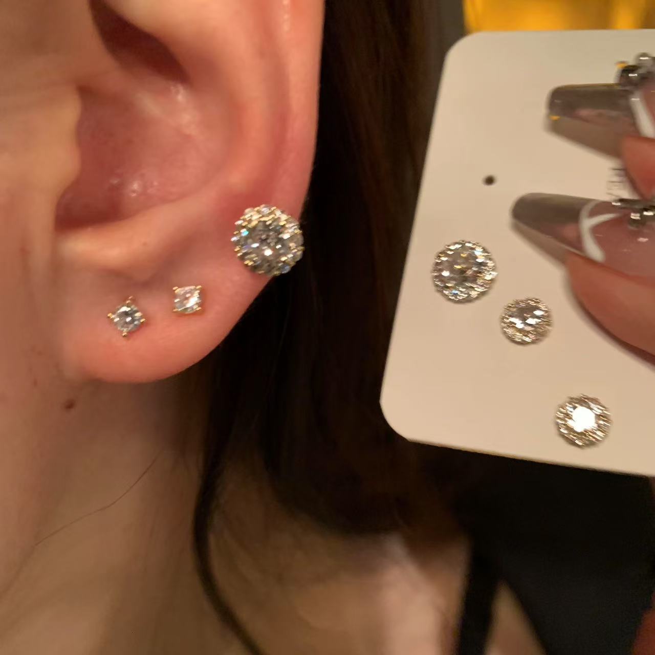 Silver Needle Zircon Flower Pearl Stud Earrings: Delicate, Luxurious, and Exquisitely Chic—A Niche, Versatile Fashion Accessory in White