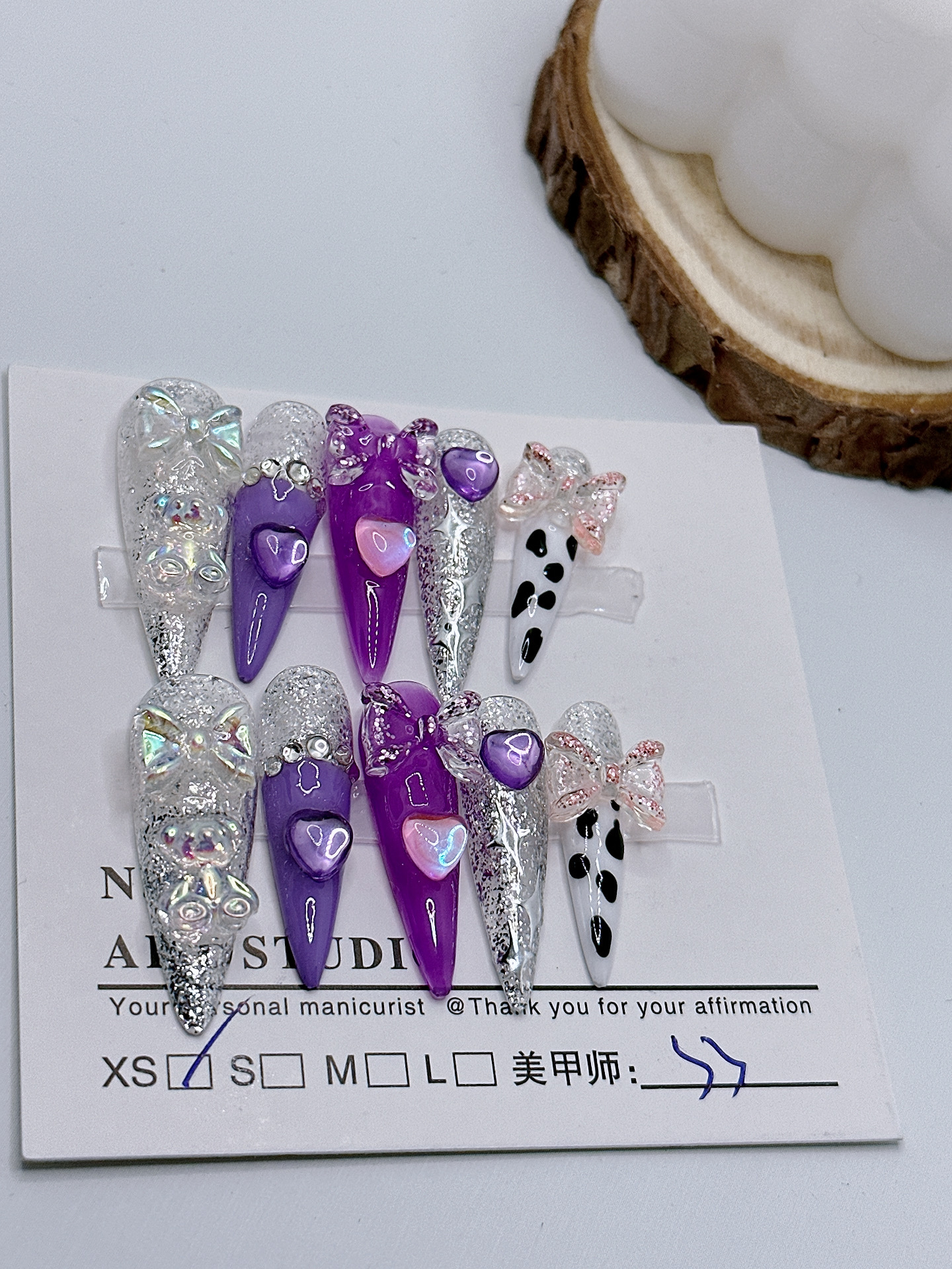 Hecho a mano desgaste de uñas de hielo transparente hidratante Purple Girl corazón japonés dulce uñas parche producto terminado al por mayor
