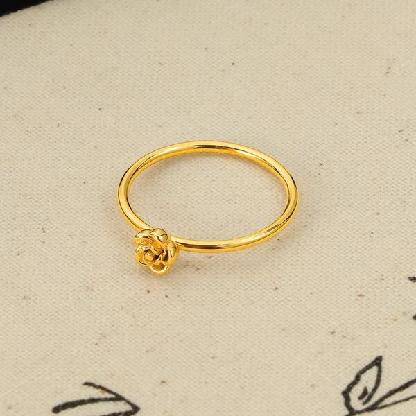 Fashionable elegant ring