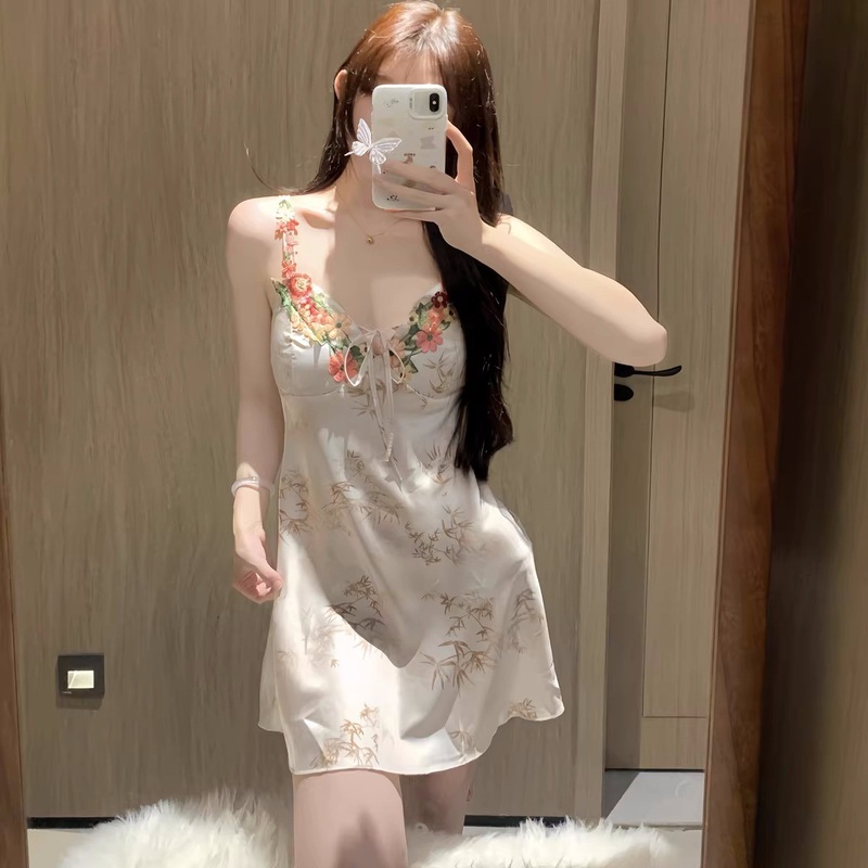 中国風花サスペンダーアイスシルクナイトガウン女性の夏 2025 新しいハイエンドパジャマ胸パッド付きホームウェア|undefined
