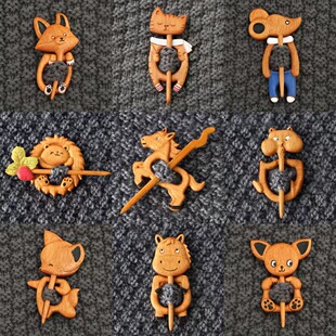 �羳ľ�|������L��������Brooch pin with woodenanimal pattern
