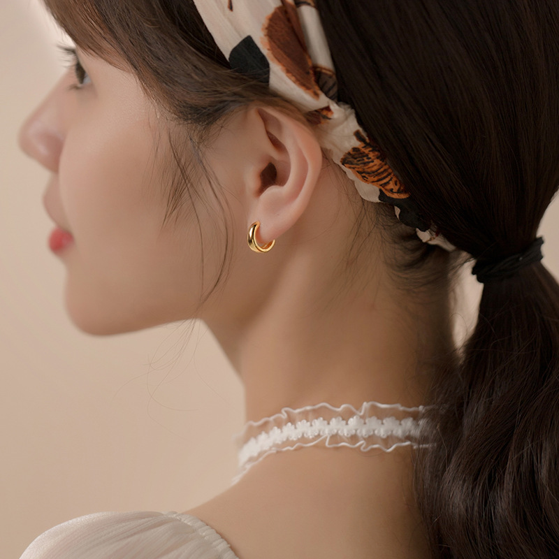 S925 plata redonda botones de orejas femeninas brillante geometría INS simple sensación de alta calidad red amplio pendientes de orejas G8749