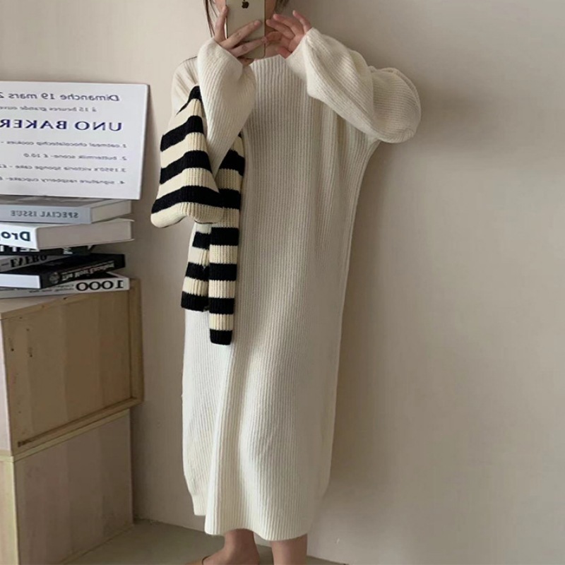 秋冬の服の新型の怠惰な風のニットの長袖のワンピースの女性のゆったりした中の長いタイプは膝の純色のセーターを過ぎてスカートを打ちます。|undefined