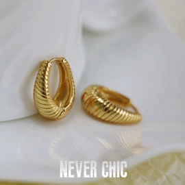 项链;耳钉;手链