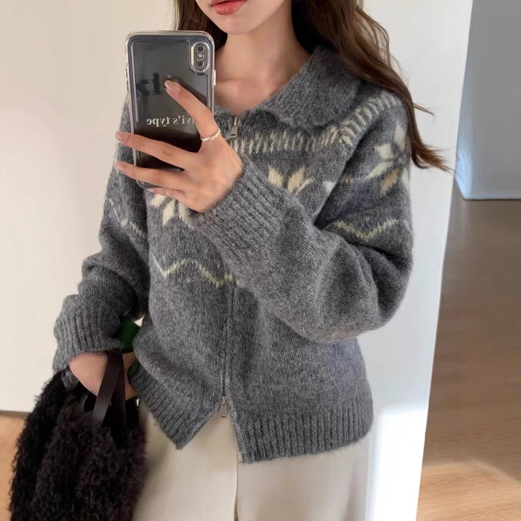 2025复古风雪花拉链灰色短款毛衣女冬季氛围感保暖翻领长袖针织衫