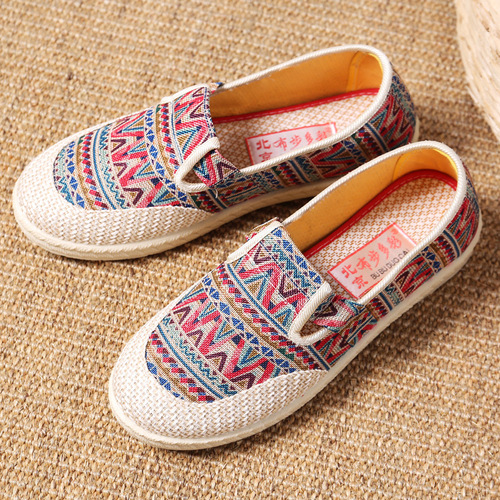 old Beijing cloth shoes embroidered shoes Chinese folk qipao old  beijing tang suit hanfu shoes for women girls hanfu breathable soft-soled shoes mother