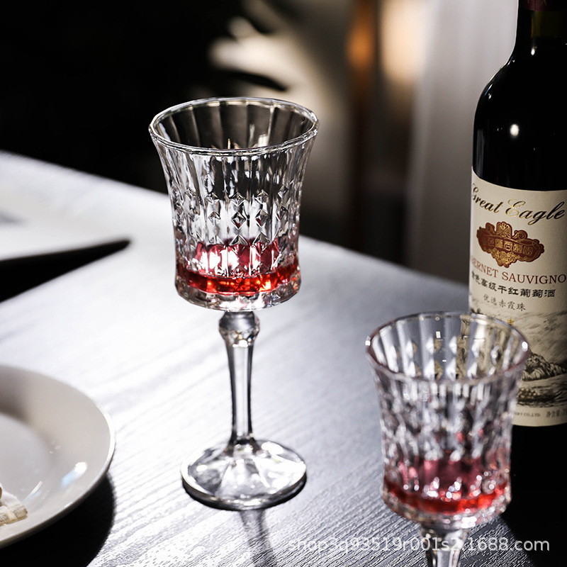 Nicho Zhongins flor en relieve francés tazas de champagne tazas de vino femenino de alto valor retrógrado tazas de vidrio europeas