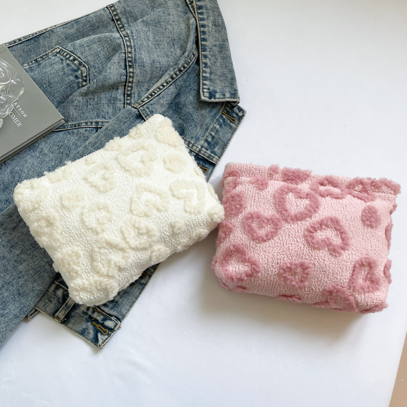 2025 nuevo estilo simple peluche fresco lindo amor alto valor facial bolsa de almacenamiento de lápiz labial casual bolsa de mano
