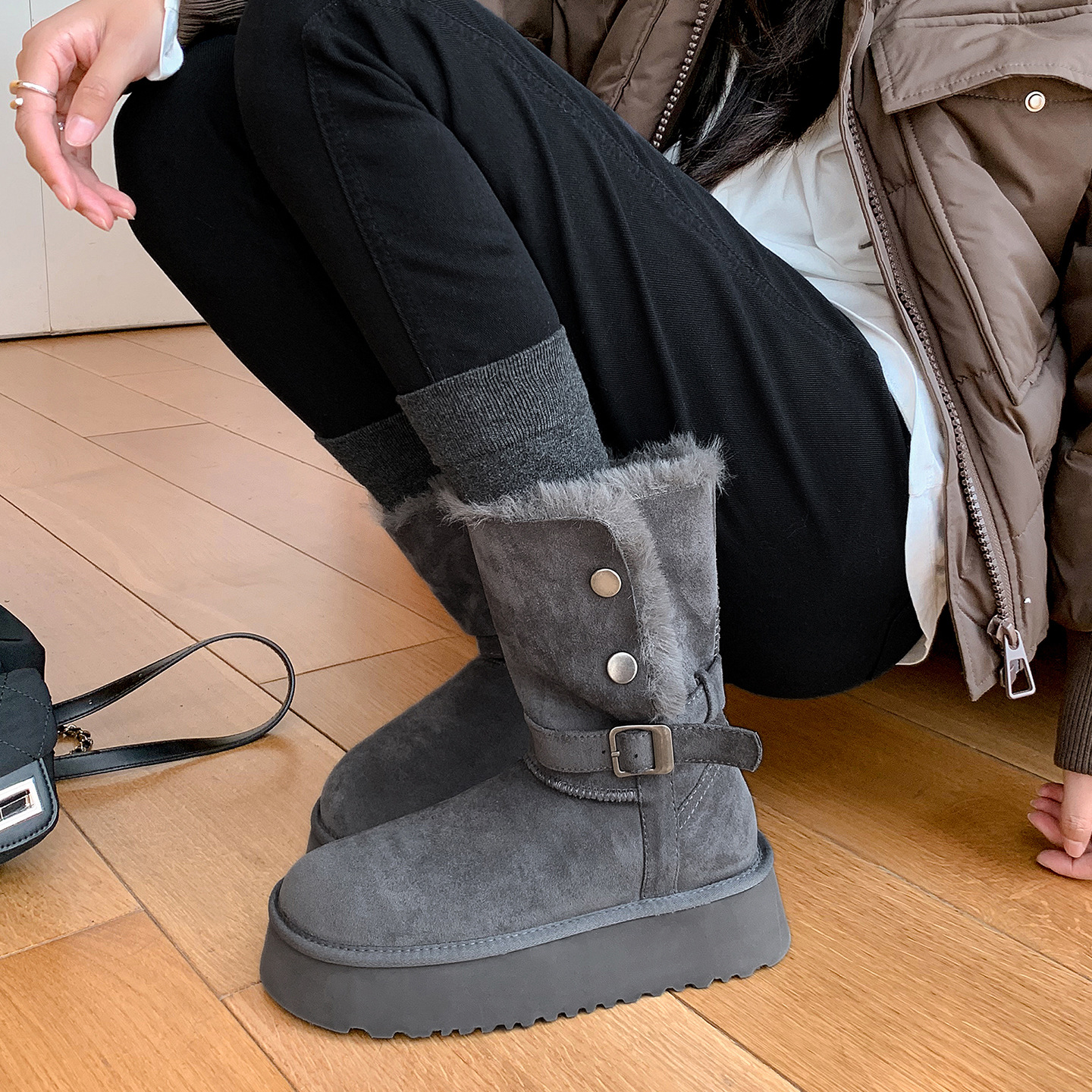 Damen-Winterstiefel mit Kunstfellfutter, dicker Gummisohle, runder Zehenpartie, Schnallenriemen, lässige hohe Stiefel für kaltes Wetter, die kurze Füße verlängern_voghion.com
