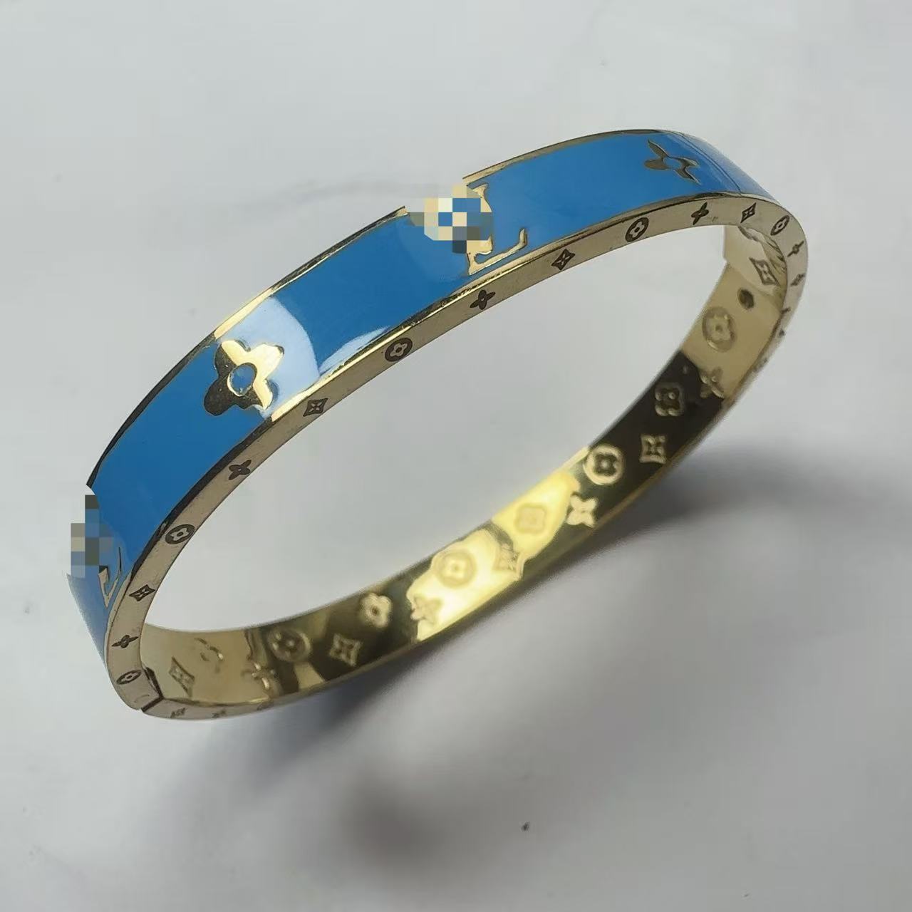 2025 新しいヨーロッパとアメリカのビッグブランドチタン鋼ブレスレット非退色ステンレス鋼ブレスレットバックルオープニングハンドジュエリー卸売