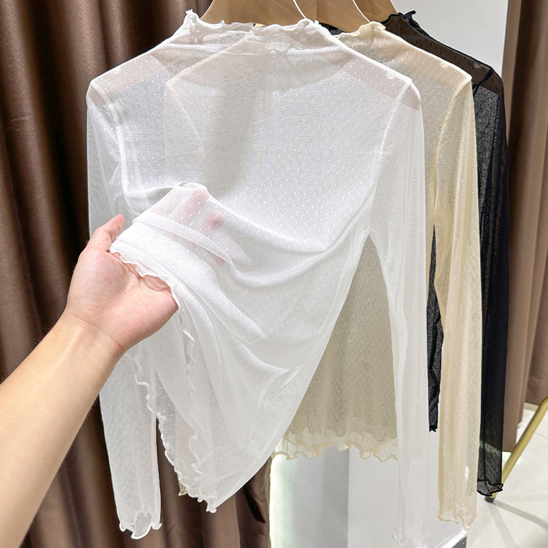 半高襟レースの底のシャツの女性の春と秋の空気の中に透明な網の紗の長袖の紗の服の木の耳元の薄い紗の上着を掛けます。|undefined