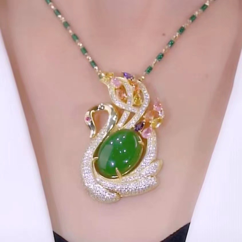 2023 nuevo colgante pequeño cisne collar ópalo completo diamante collar mujer moda clavícula cadena todo-fósforo ropa colgante