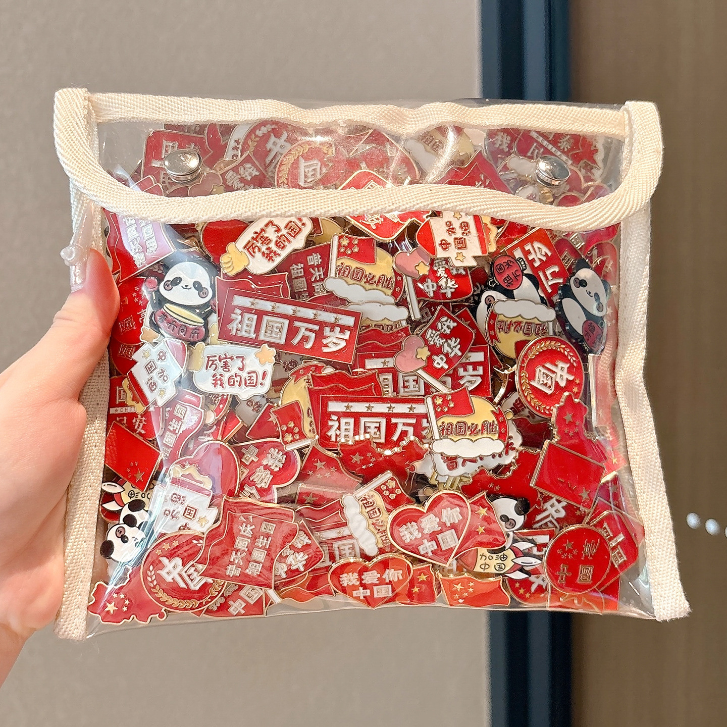 国庆爱国胸针红色徽章五角星中国地图红旗为人民服务别针配饰纪念