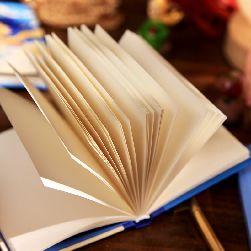 El Sr. Paper A7 te acompañará a través de los largos años. Cuentos de hadas.