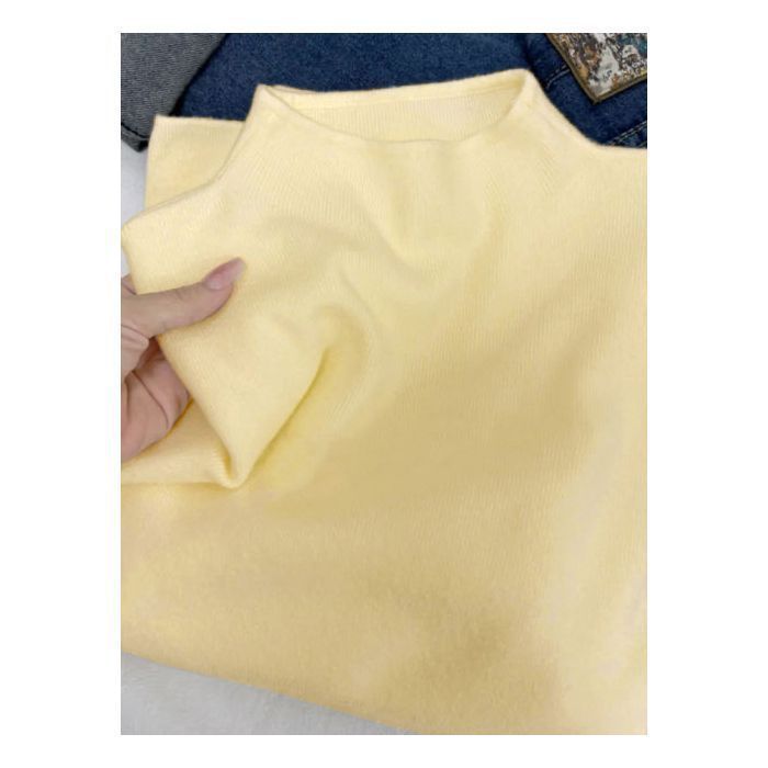 高級感の小さい立襟のセーターは底の女性の冬の修身の長袖の冬の半高襟のニットの秋冬の新型の上着を打ちます。