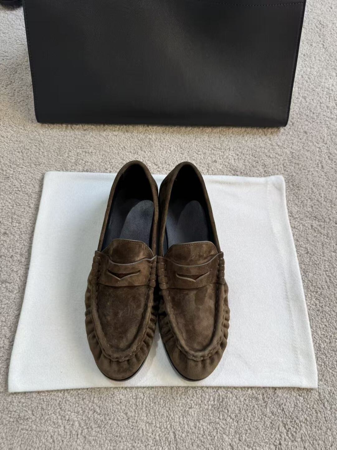 Dark brown / 35
