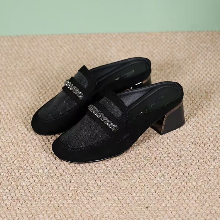 2026 nuevo verano redonda zapatos de cuero plano hueco respirable zapatos de frijol sandalias madre