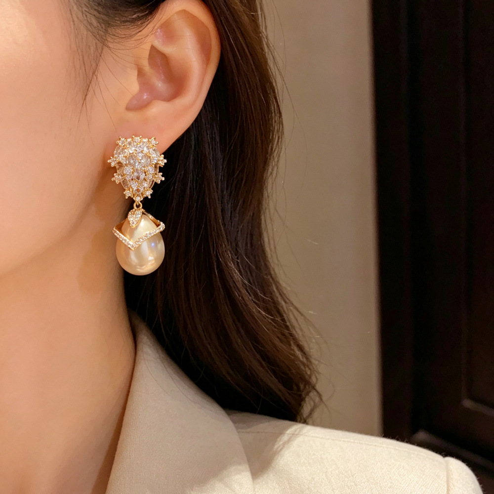 Elegant shiny retro earrings pearl with zircon
