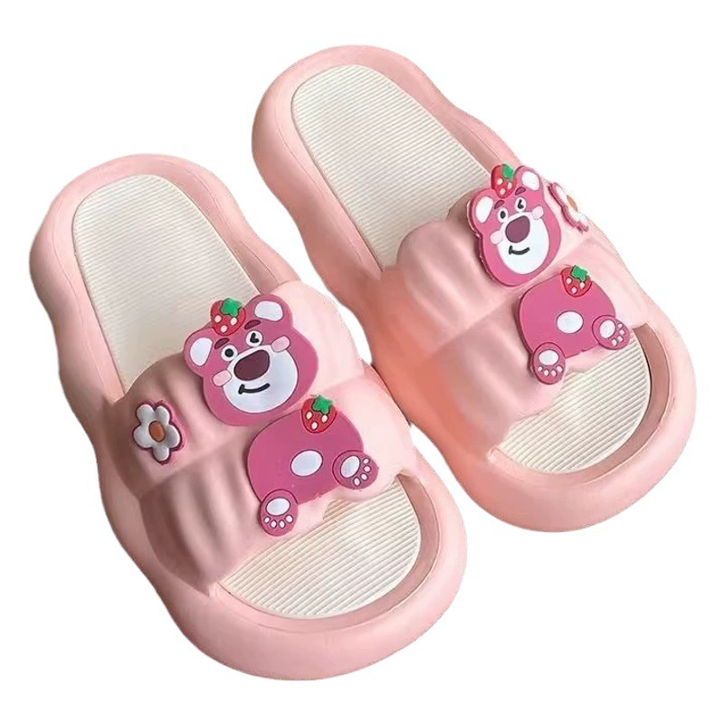 Женские тапочки с клубничным медведем, новинка 2024, летняя верхняя одежда, домашние сандалии для пар, ощущение дерьма, дезодорант