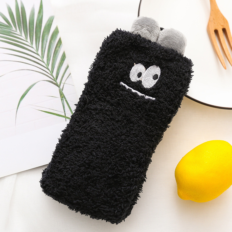 Otoño e invierno nuevo monstruo de dibujos animados casual bordado tridimensional orejas medio terciopelo dormir calcetines engrosados calcetines cálidos de mujer