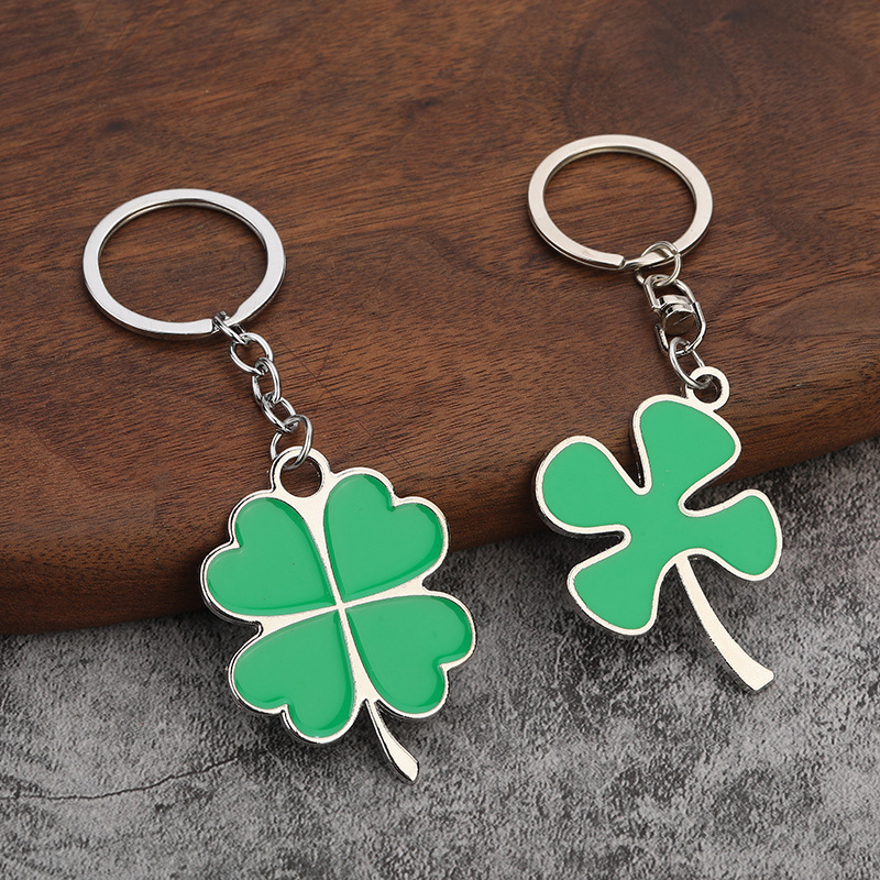 Lucky four-leaf clover keychain large green leaf creative gift pendant key ring car key chain