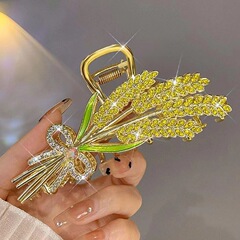 麦の穂は髪を挟んで女性の高級感の金属の大きいサイズのサメを挟みます。