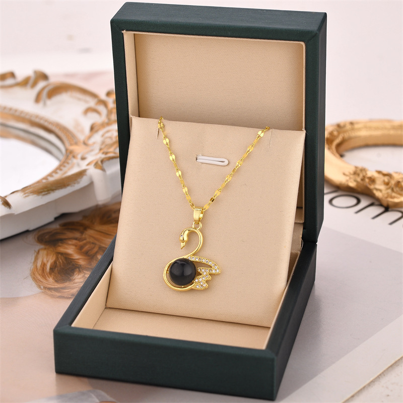 Collar de acero de titanio para mujeres simple y versátil estilo ligero de lujo nicho diseño de alta calidad no decoloración joyería de cadena de clavícula al por mayor