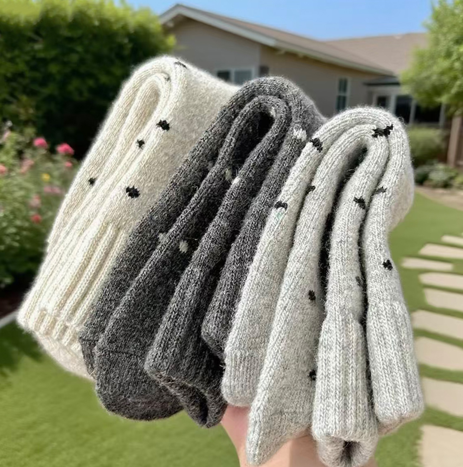 Calcetines de mujer caliente otoño y invierno más veludo engrosado nuevo punto de onda bucle tubo medio lindo versátil retro calcetines de pila