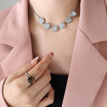 欧美个性时尚流行配饰爱心闪耀锆石点缀吊坠项链优雅钛钢女首饰品