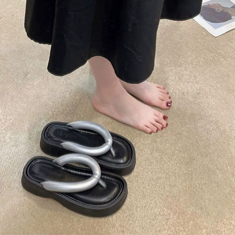 Yuechen Housen шлепанцы женская летняя одежда 2024 новый приморский пляж французские модные дикие сандалии на мягкой подошве