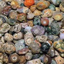 漂亮希有特殊优质五彩艳丽美丽且有眼睛的戈壁玛瑙原石批发