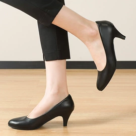 女式制服皮鞋;女式皮靴