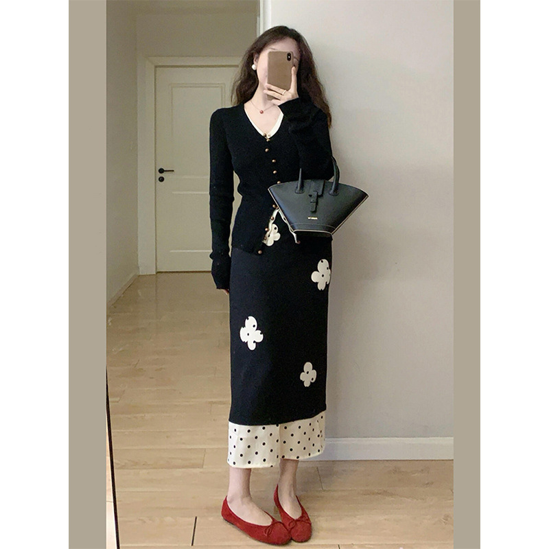 Black Retro Design Stitching Wave Point Hip Skirt Women's Spring 2025 Slim-fit Slimming Elegant Mid-length Skirt