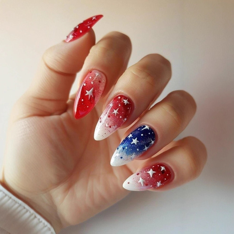 Red and Blue Mid-Length Almond-Shaped Manicure Patches Independence Day Nail Patches Star Gradient Smudged Manicure Patches