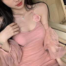 玫瑰低语2022早春纯欲挂脖网纱吊带女包臀短裙子