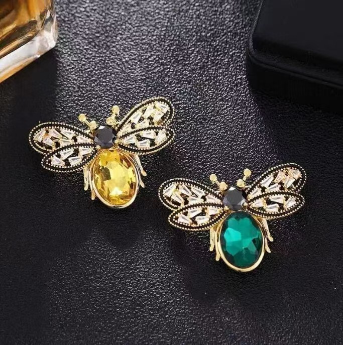 New Diamond Gem Bee Brooch Autumn and Winter Sweater Suit Dress Decoration Jacket Accessories Anti-Exposure Pin Jewelry