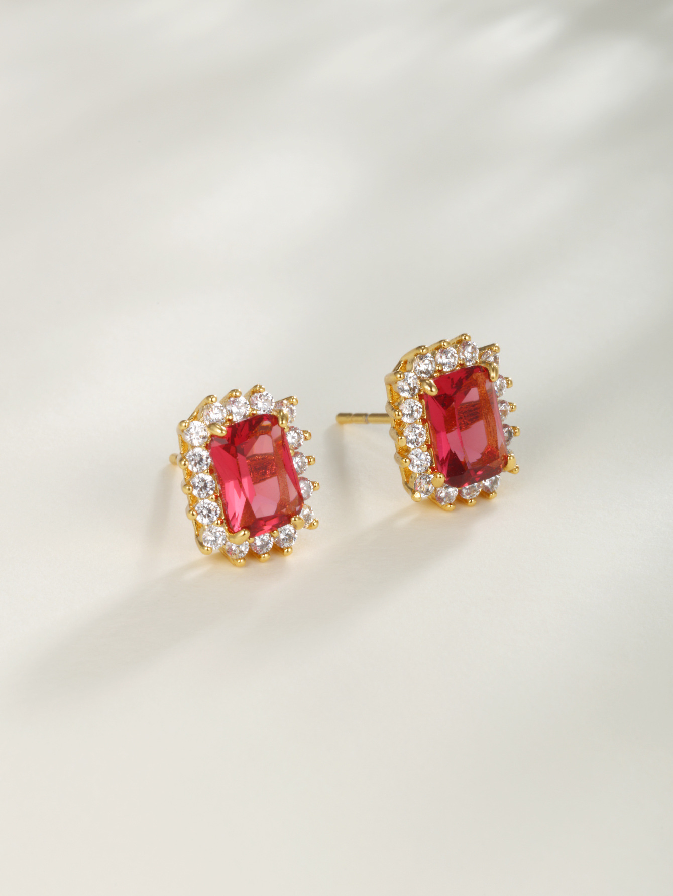 Xuping Jewelry Color Treasure Series Pendientes cuadrados geométricos con incrustaciones de cobre con circón Colgante elegante conjunto de gemas retro