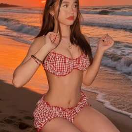 红色格纹吊带比基尼分体泳衣少女显白性感聚拢海边度假拍照出片美