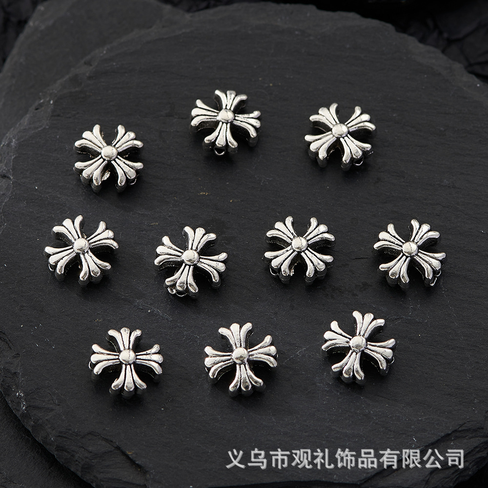 Retro clásico Croce Heart Cross agujero recto plata antigua plata tibetana plata brillante aleación de material diy accesorios espaciador de perlas