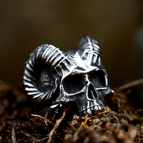 beier new retro stainless steel horn skull ring European and American punk style titanium steel men's ring jewelry