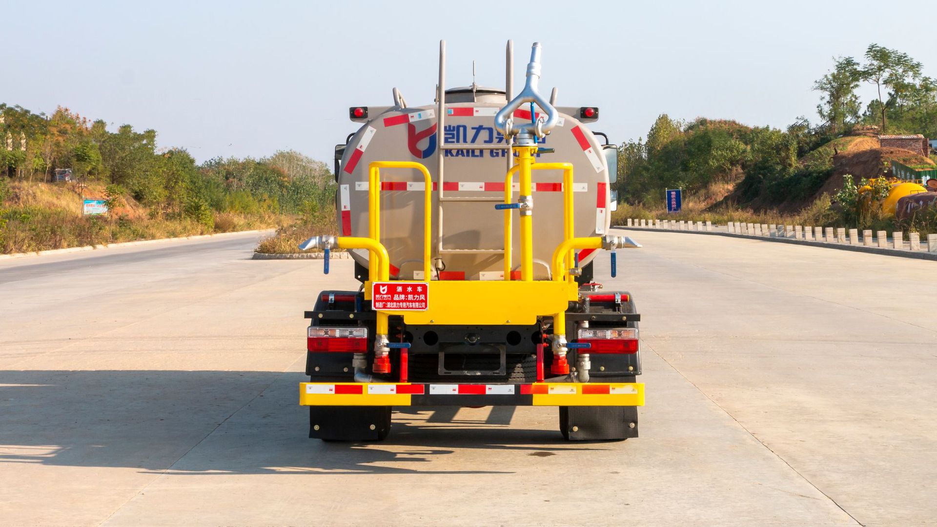 5 Cubic Meters Greening Sprinkler Truck, Pavement Cooling Spray Truck, Floor Washing Truck, Flushing Truck, Nationwide Delivery, Support for Installments