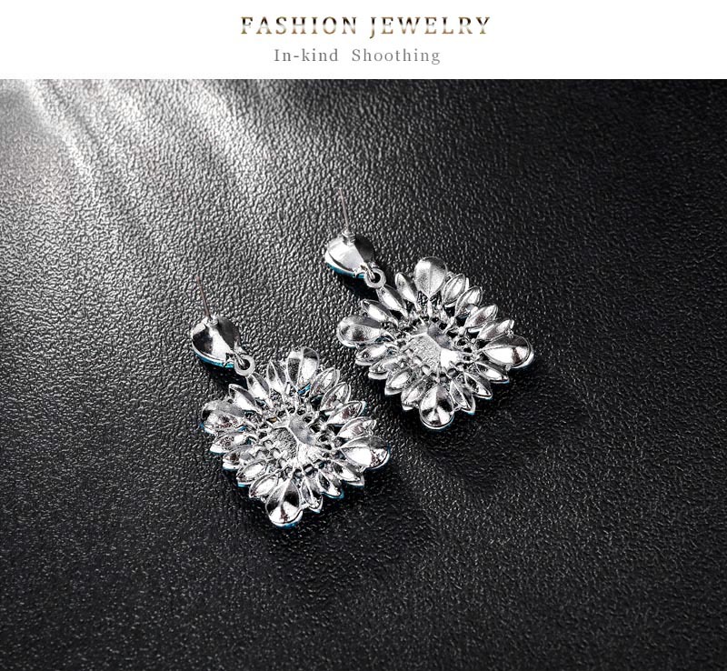 Retro Geometric Alloy Inlay Rhinestones Drop Earrings 1 Pair