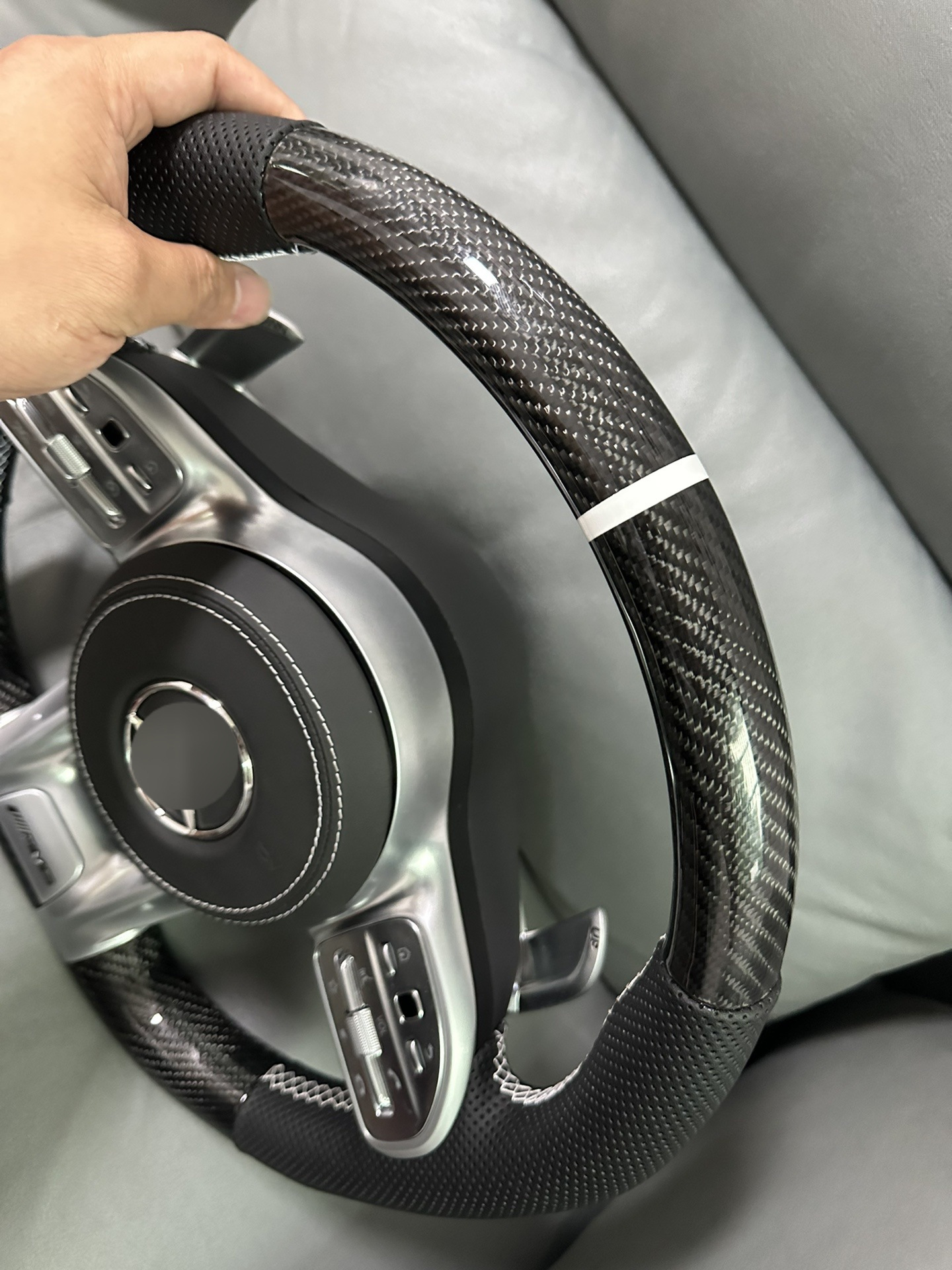 Suitable for Mercedes-Benz steering wheels of A-Class, C-Class, E-Class, ML old models, upgraded to new models, modified AMG carbon fiber steering wheel