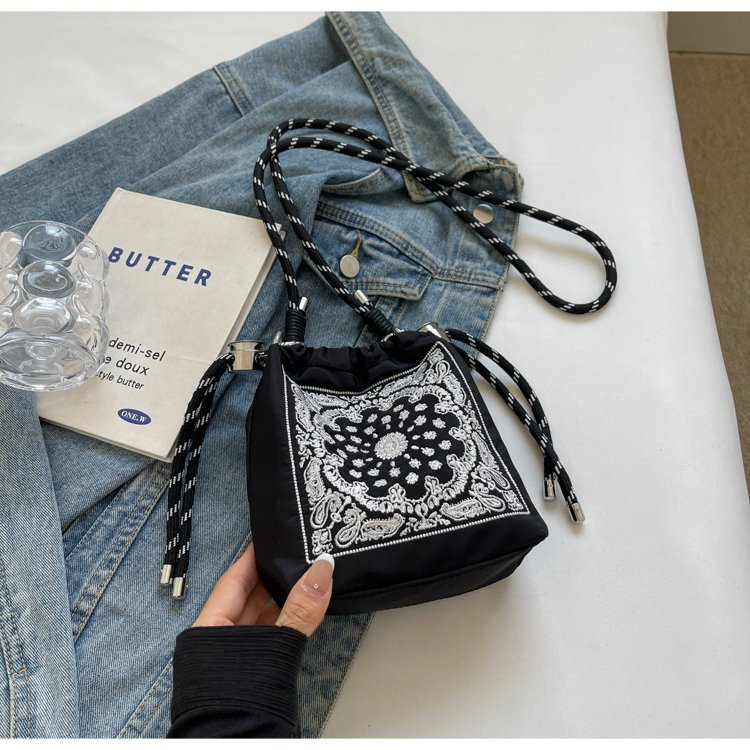 Diseño innovador para crear un estilo de bolso femenino único