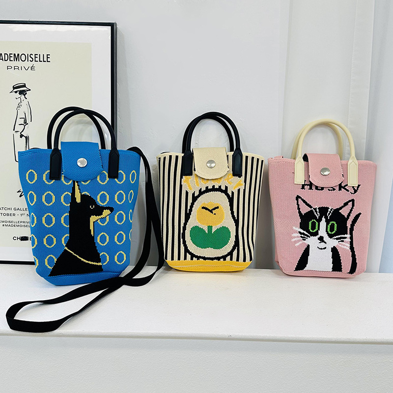 Bolso para teléfono móvil 2024 verano nuevo bolso de mensajero tejido diseño de nicho femenino fuera de la calle para jugar bolso portátil de estudiante